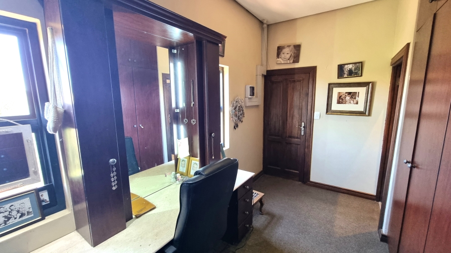 6 Bedroom Property for Sale in Willow Acres Gauteng