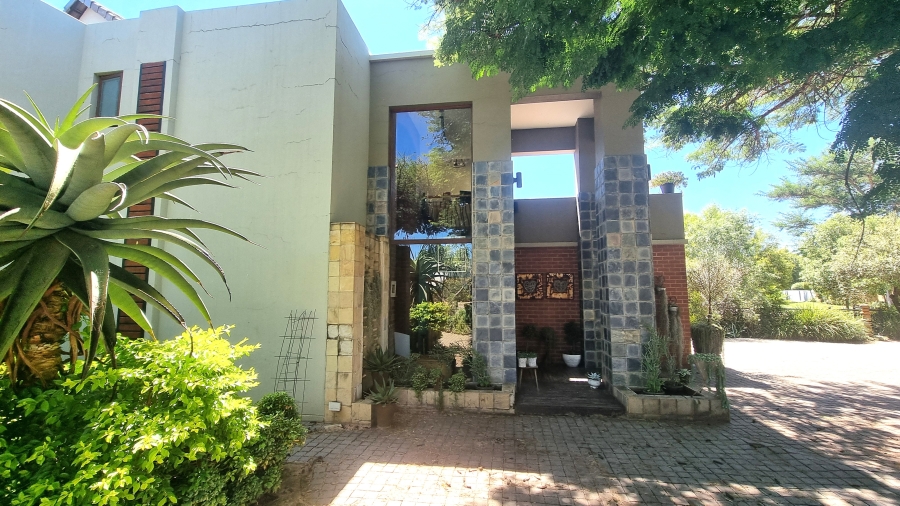 6 Bedroom Property for Sale in Willow Acres Gauteng