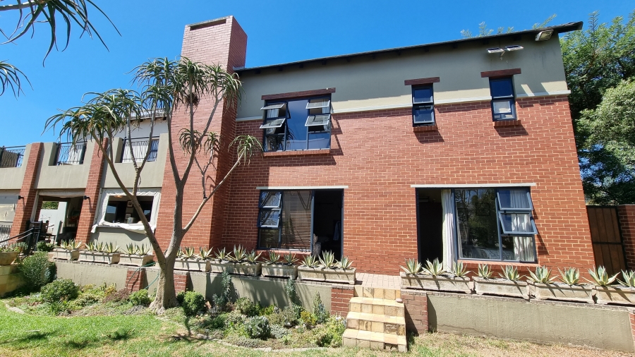 6 Bedroom Property for Sale in Willow Acres Gauteng