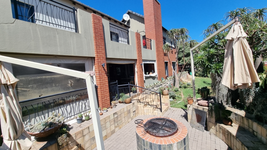 6 Bedroom Property for Sale in Willow Acres Gauteng