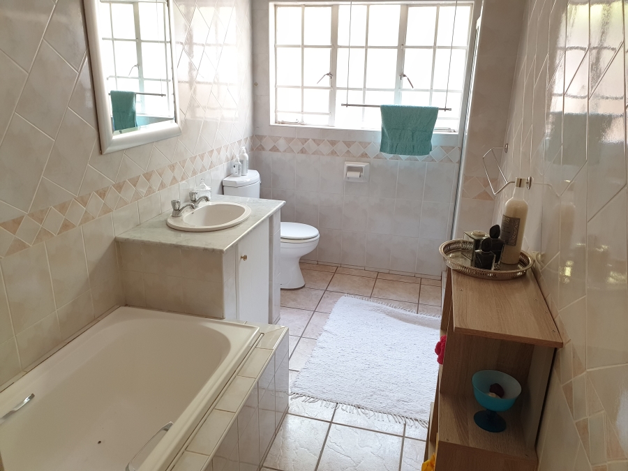 3 Bedroom Property for Sale in Eldoraigne Gauteng