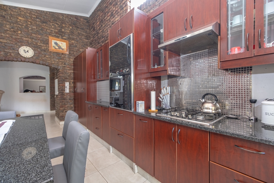 4 Bedroom Property for Sale in Overkruin Gauteng