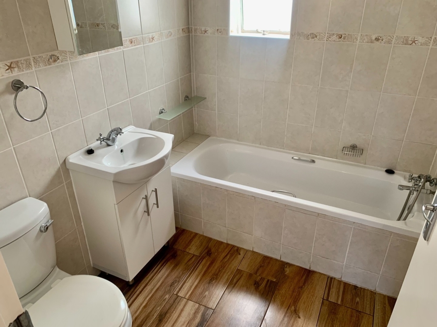 To Let 1 Bedroom Property for Rent in Fourways Gauteng