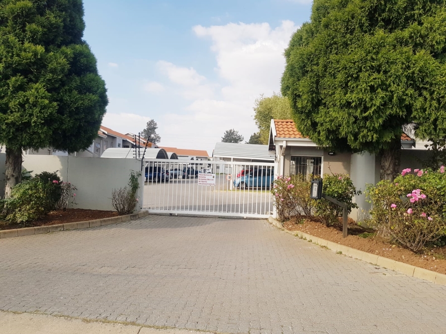To Let 1 Bedroom Property for Rent in Ormonde Gauteng