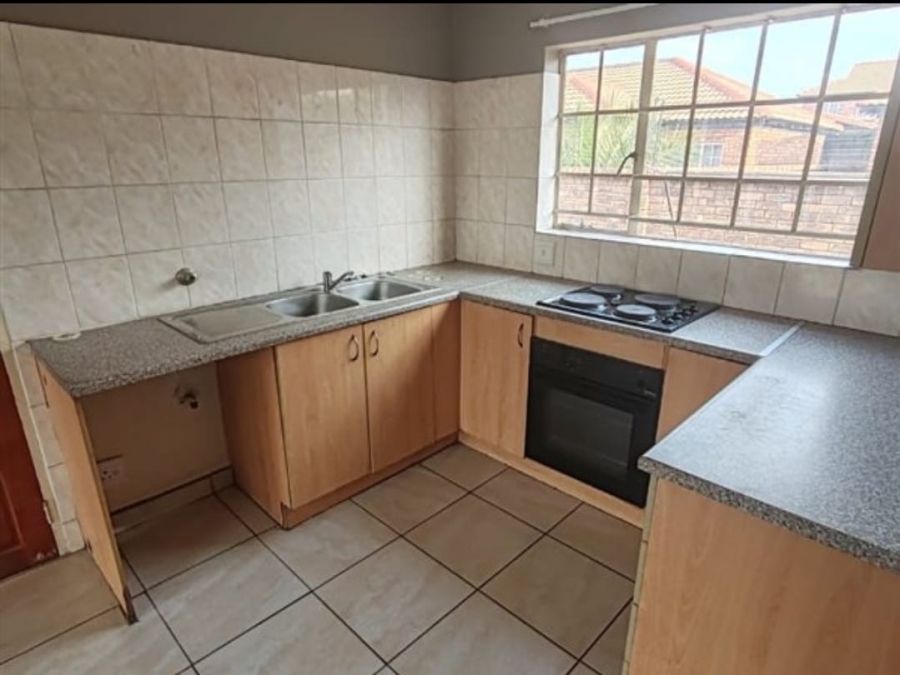 To Let 2 Bedroom Property for Rent in Andeon Gauteng