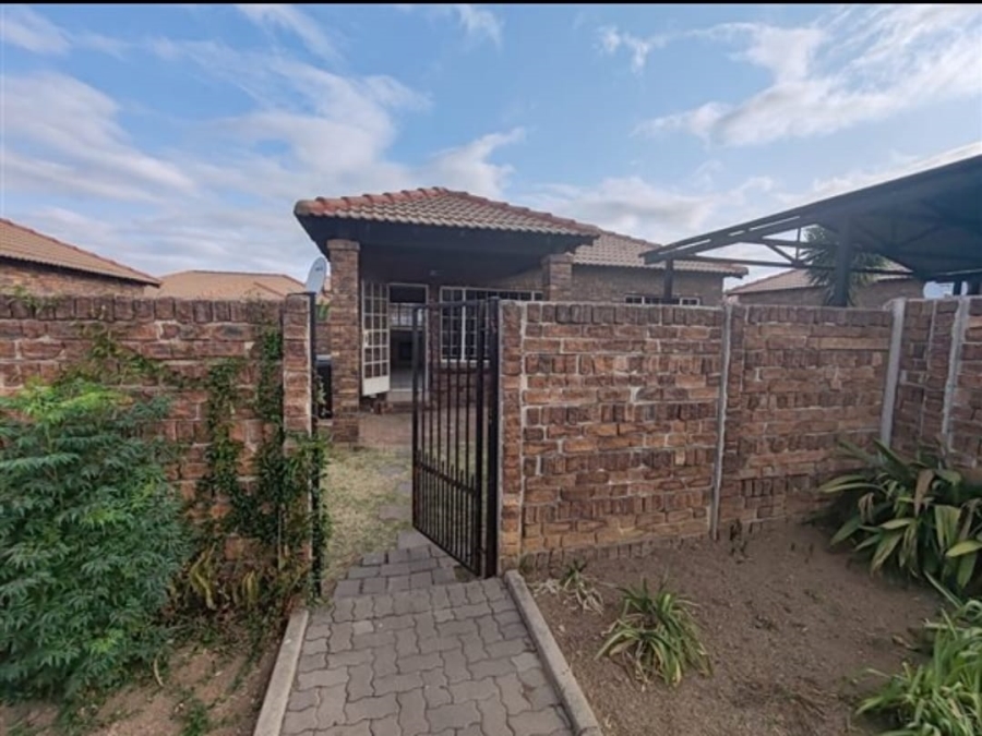 To Let 2 Bedroom Property for Rent in Andeon Gauteng