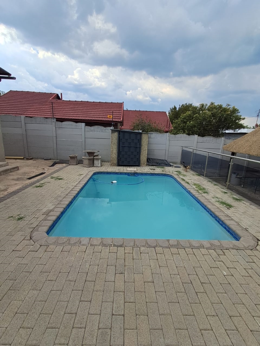 6 Bedroom Property for Sale in Edendale Gauteng