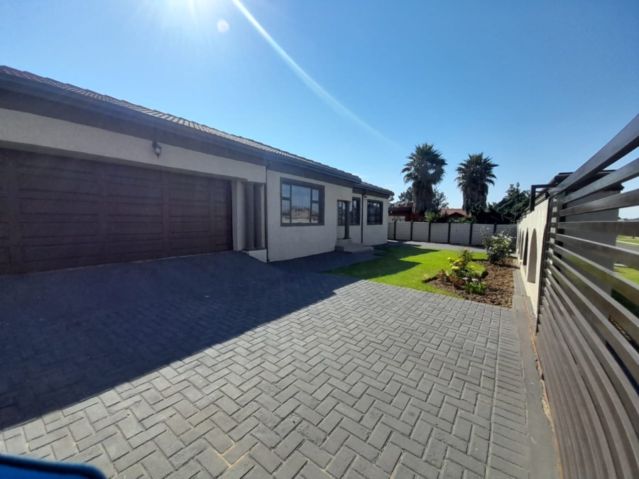 3 Bedroom Property for Sale in Bonanne Gauteng