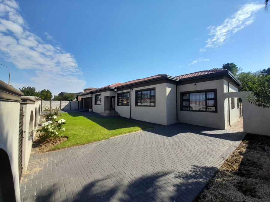 3 Bedroom Property for Sale in Bonanne Gauteng