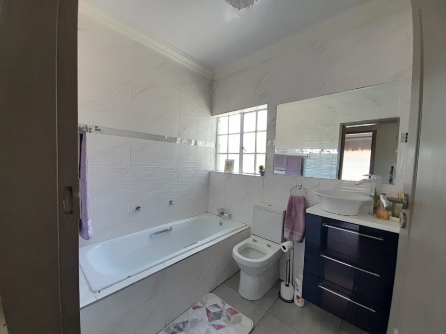 3 Bedroom Property for Sale in Bonanne Gauteng