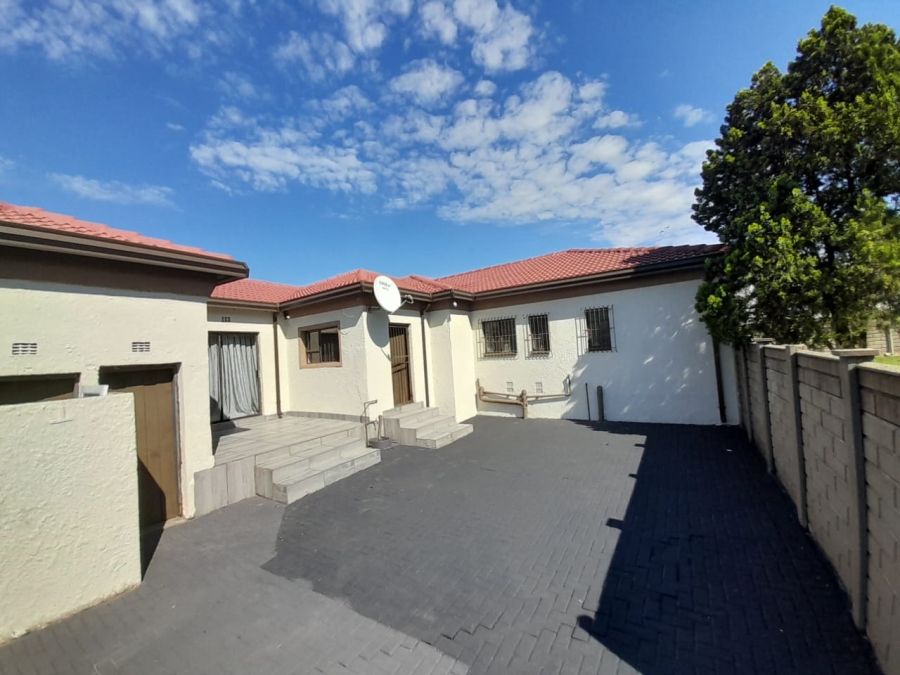 3 Bedroom Property for Sale in Bonanne Gauteng