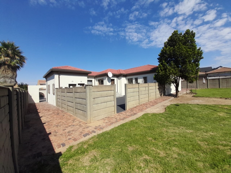 3 Bedroom Property for Sale in Bonanne Gauteng