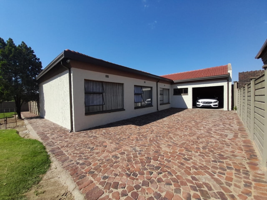 3 Bedroom Property for Sale in Bonanne Gauteng