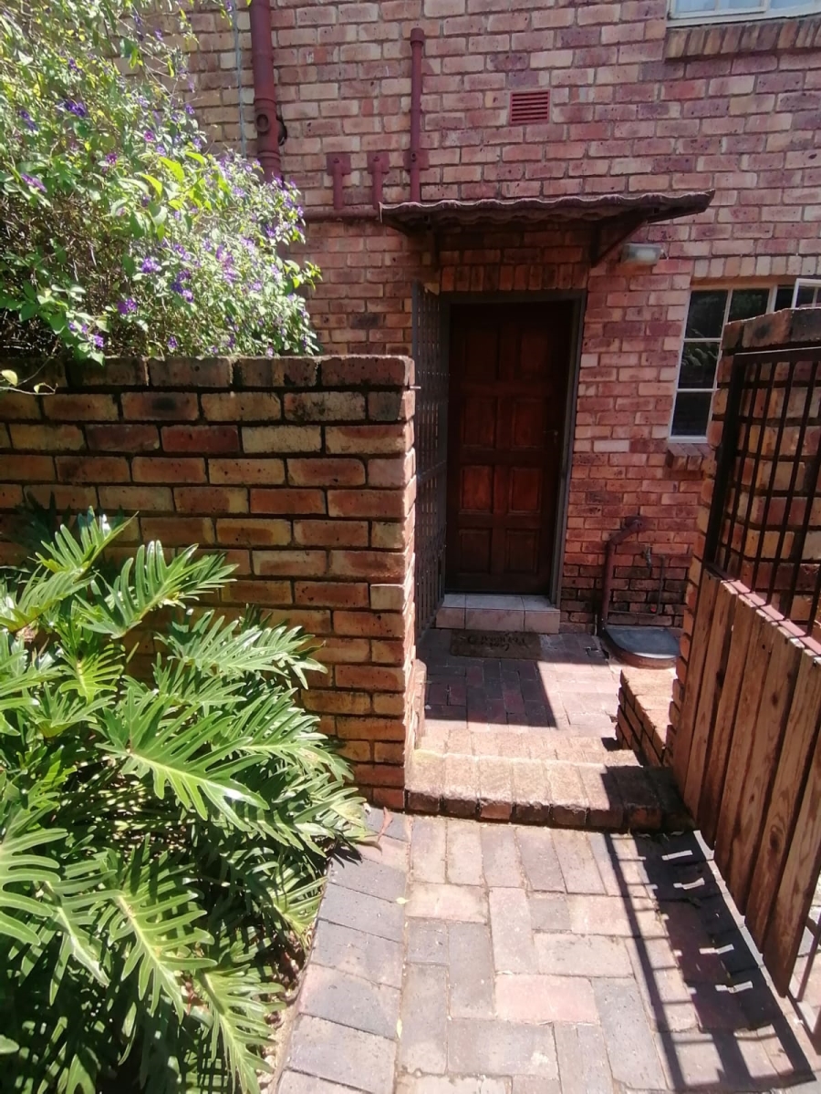 2 Bedroom Property for Sale in Wilgeheuwel Gauteng