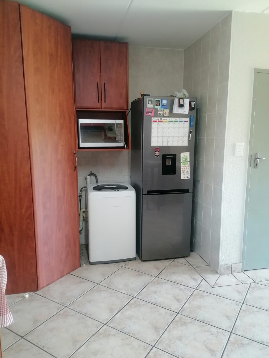 2 Bedroom Property for Sale in Wilgeheuwel Gauteng