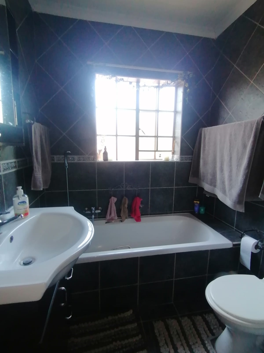 2 Bedroom Property for Sale in Wilgeheuwel Gauteng