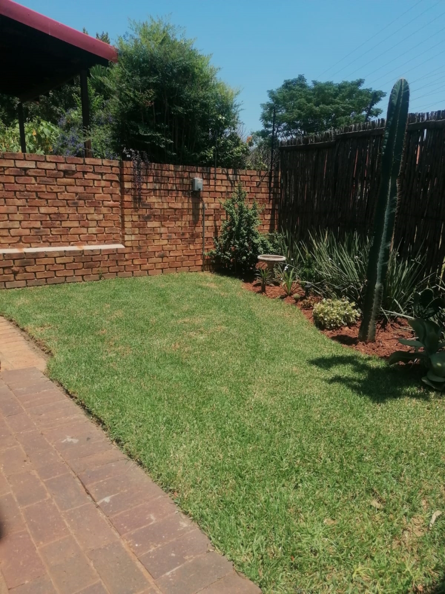 2 Bedroom Property for Sale in Wilgeheuwel Gauteng