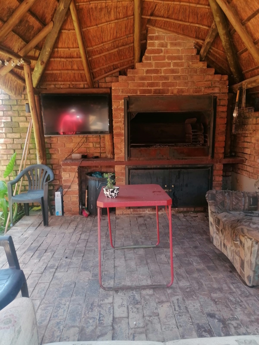 2 Bedroom Property for Sale in Wilgeheuwel Gauteng