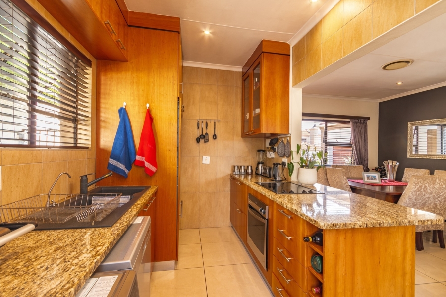 3 Bedroom Property for Sale in Douglasdale Gauteng