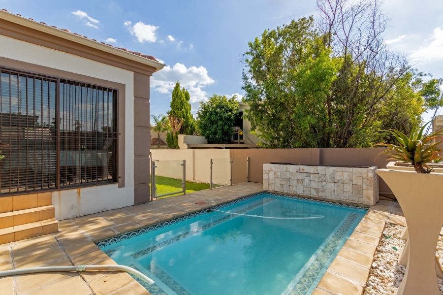 3 Bedroom Property for Sale in Douglasdale Gauteng