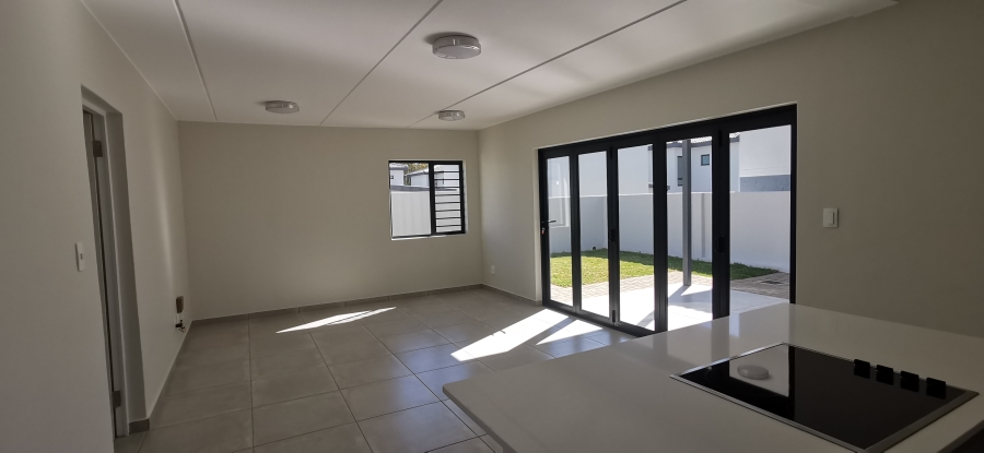 To Let 3 Bedroom Property for Rent in Little Falls Gauteng