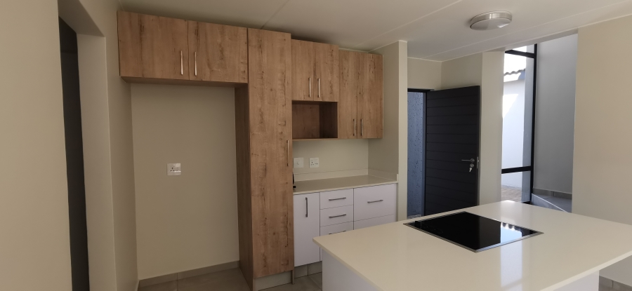 To Let 3 Bedroom Property for Rent in Little Falls Gauteng