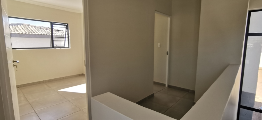 To Let 3 Bedroom Property for Rent in Little Falls Gauteng