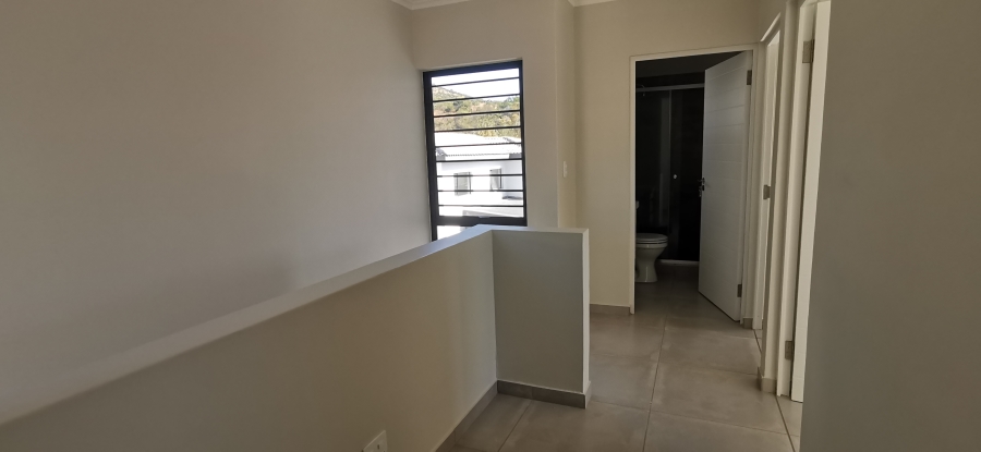 To Let 3 Bedroom Property for Rent in Little Falls Gauteng