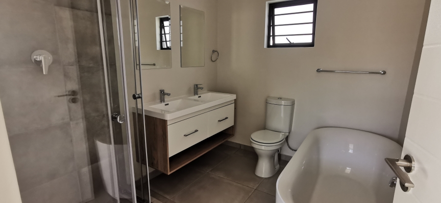 To Let 3 Bedroom Property for Rent in Little Falls Gauteng