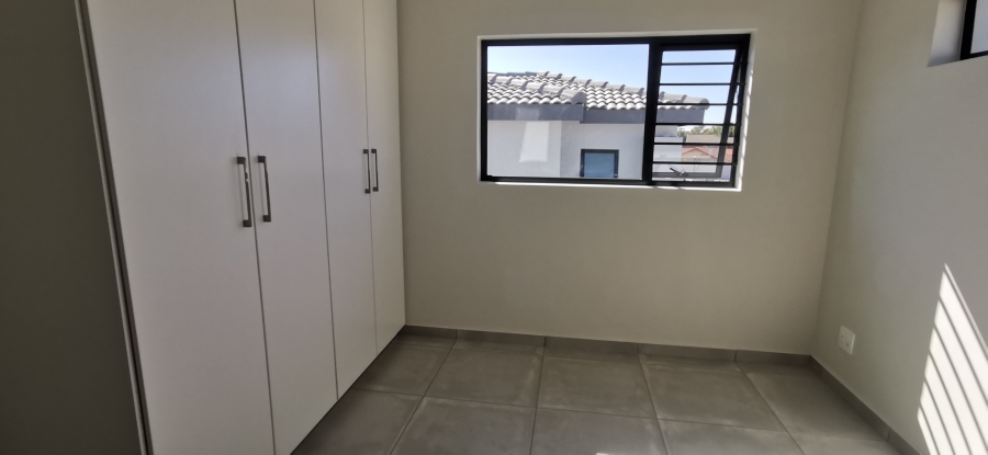 To Let 3 Bedroom Property for Rent in Little Falls Gauteng