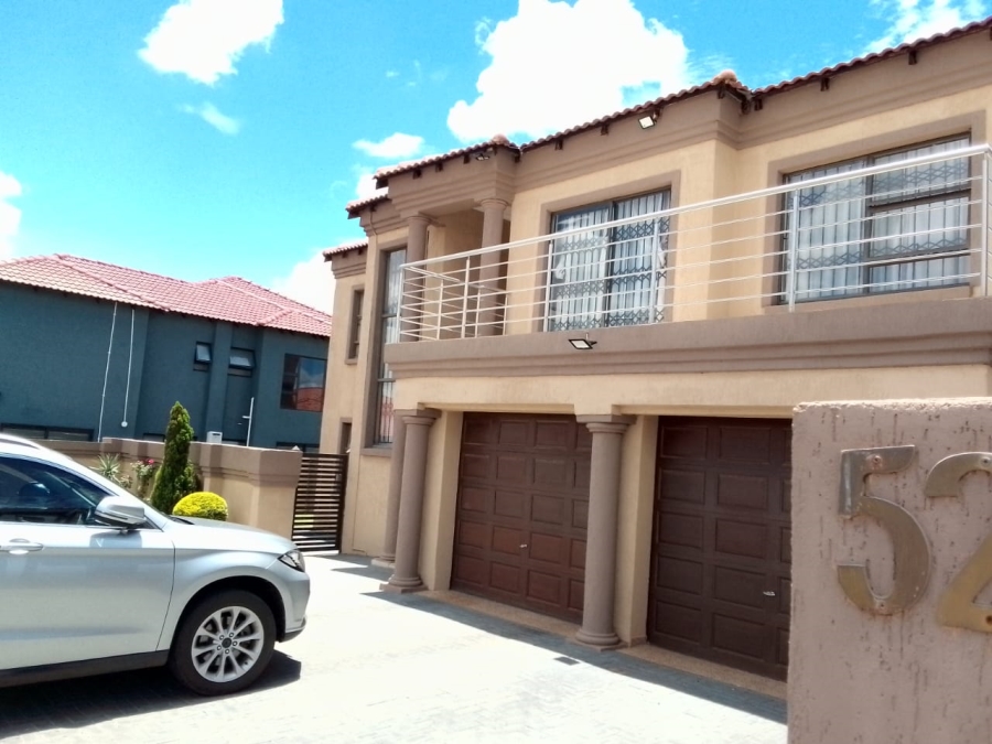 4 Bedroom Property for Sale in The Orchards Gauteng