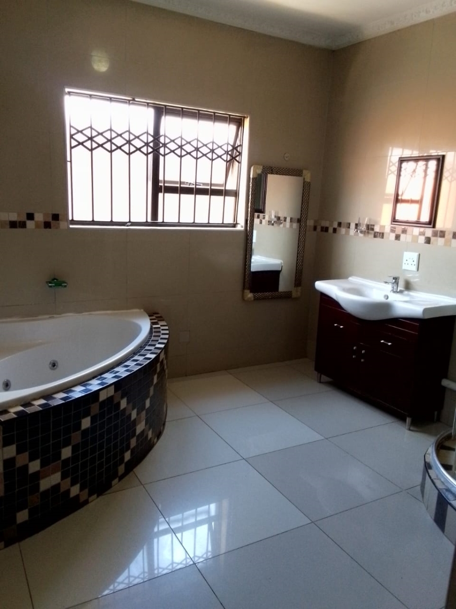 4 Bedroom Property for Sale in The Orchards Gauteng