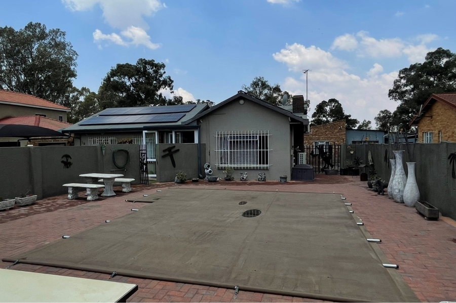 9 Bedroom Property for Sale in Selcourt Gauteng