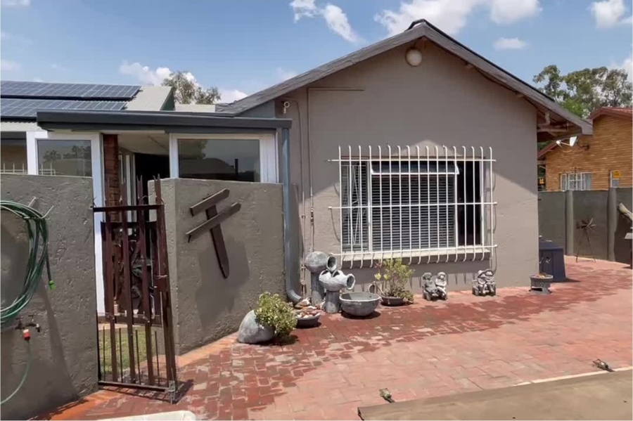9 Bedroom Property for Sale in Selcourt Gauteng