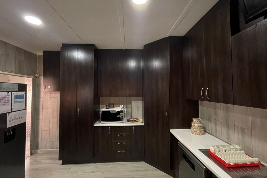 9 Bedroom Property for Sale in Selcourt Gauteng
