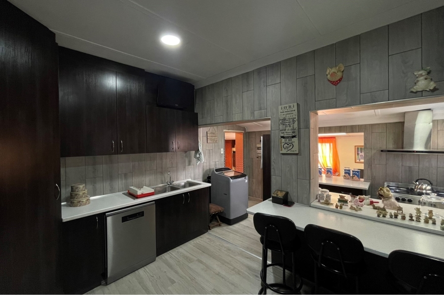 9 Bedroom Property for Sale in Selcourt Gauteng