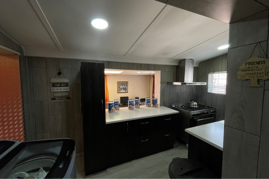 9 Bedroom Property for Sale in Selcourt Gauteng