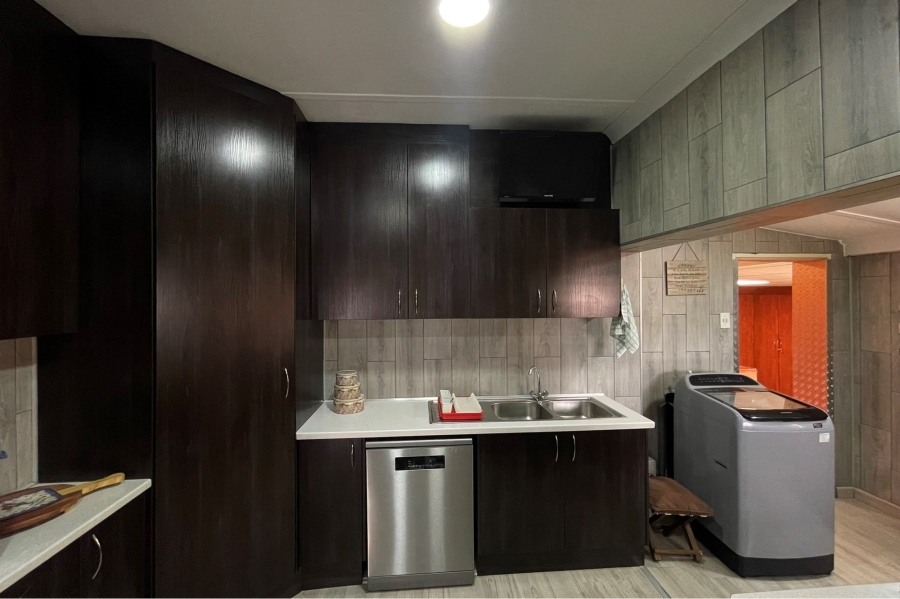 9 Bedroom Property for Sale in Selcourt Gauteng