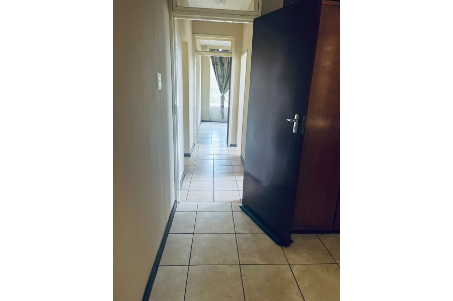 To Let 2 Bedroom Property for Rent in South Crest Gauteng