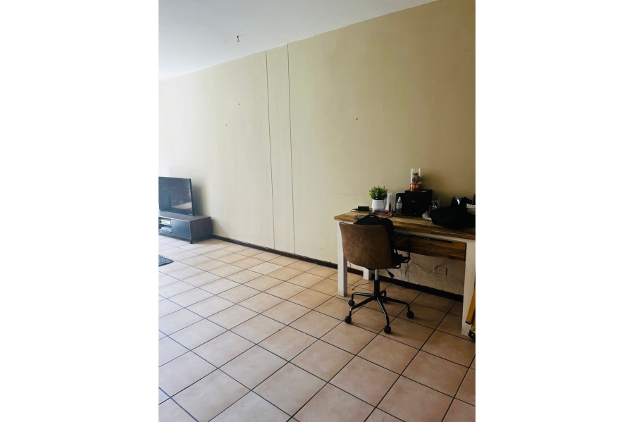 To Let 2 Bedroom Property for Rent in South Crest Gauteng