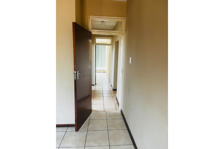 To Let 2 Bedroom Property for Rent in South Crest Gauteng