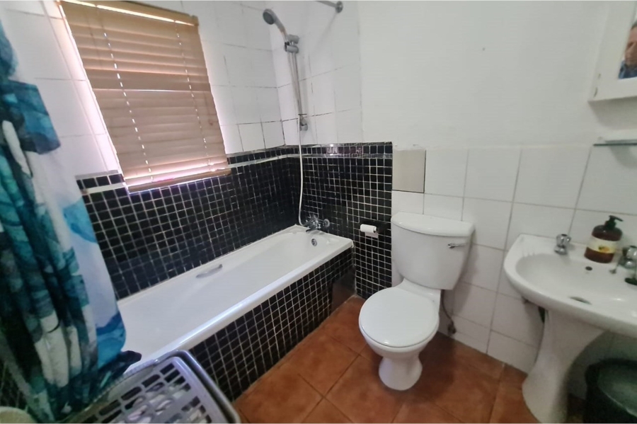 2 Bedroom Property for Sale in Florida Hills Gauteng