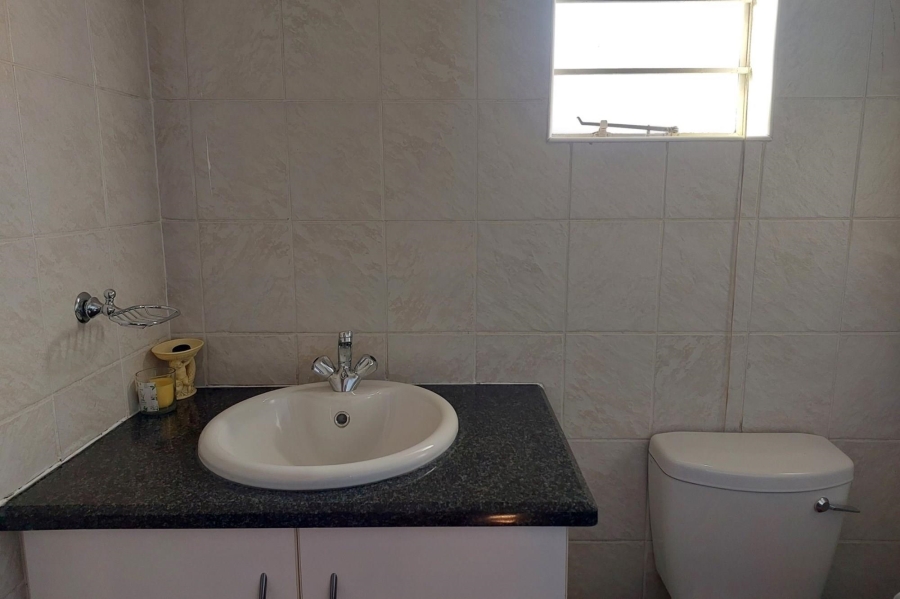 To Let 2 Bedroom Property for Rent in Freeway Park Gauteng