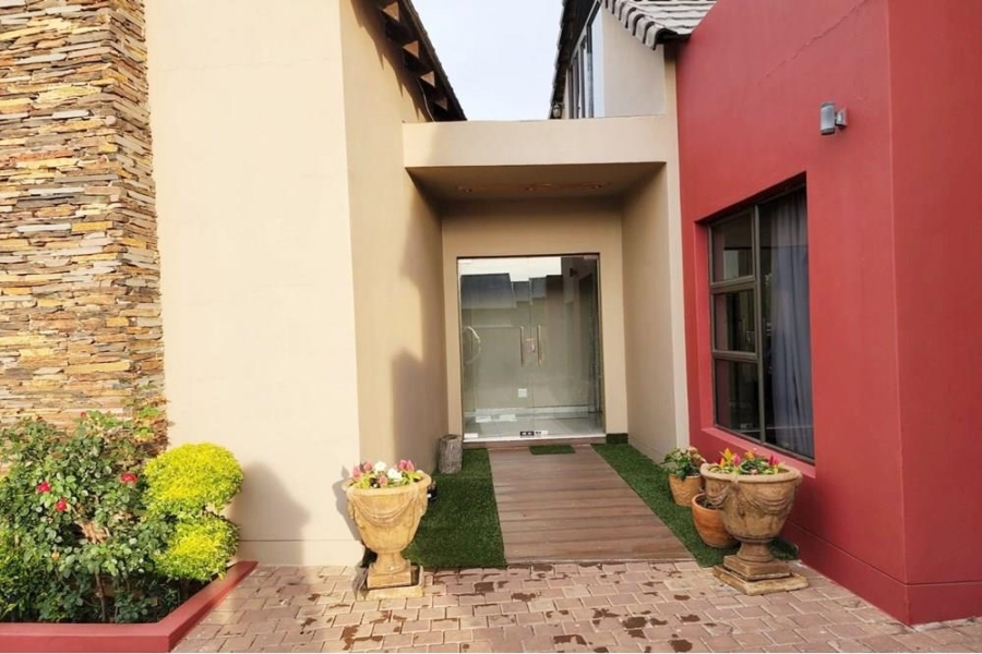 5 Bedroom Property for Sale in Copperleaf Estate Gauteng