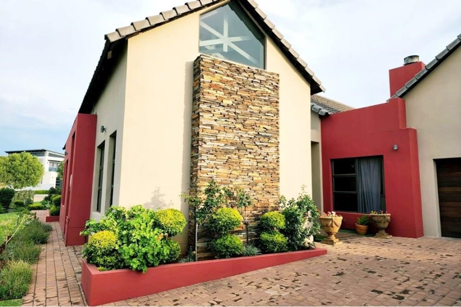 5 Bedroom Property for Sale in Copperleaf Estate Gauteng