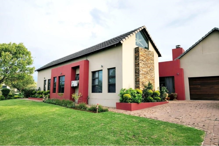 5 Bedroom Property for Sale in Copperleaf Estate Gauteng