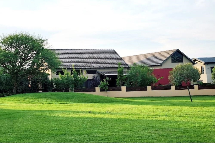 5 Bedroom Property for Sale in Copperleaf Estate Gauteng