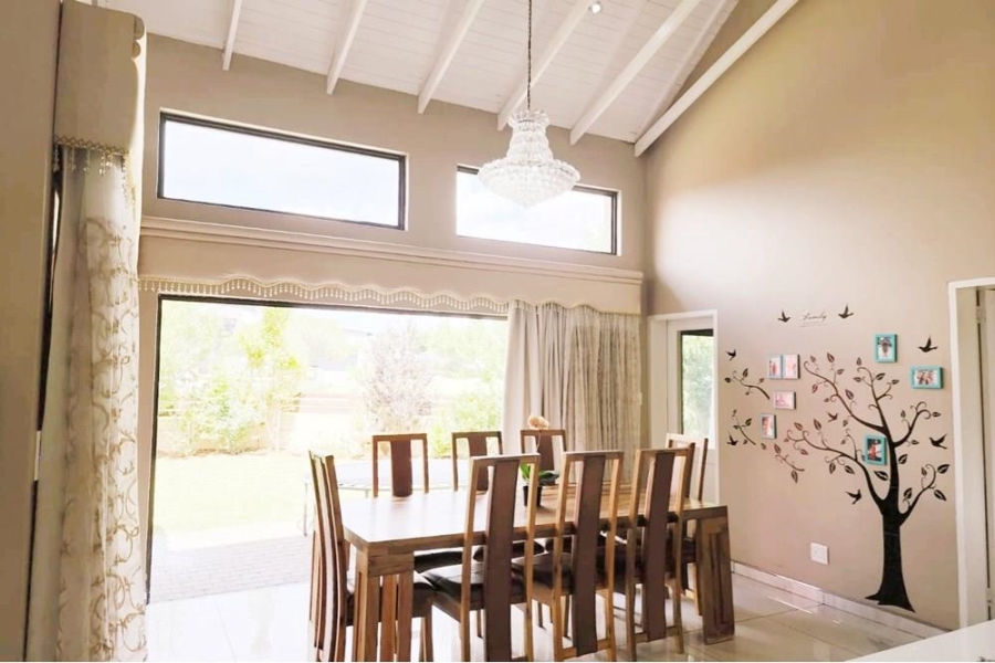 5 Bedroom Property for Sale in Copperleaf Estate Gauteng