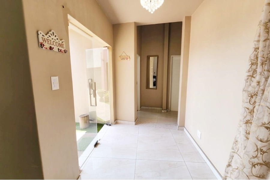 5 Bedroom Property for Sale in Copperleaf Estate Gauteng