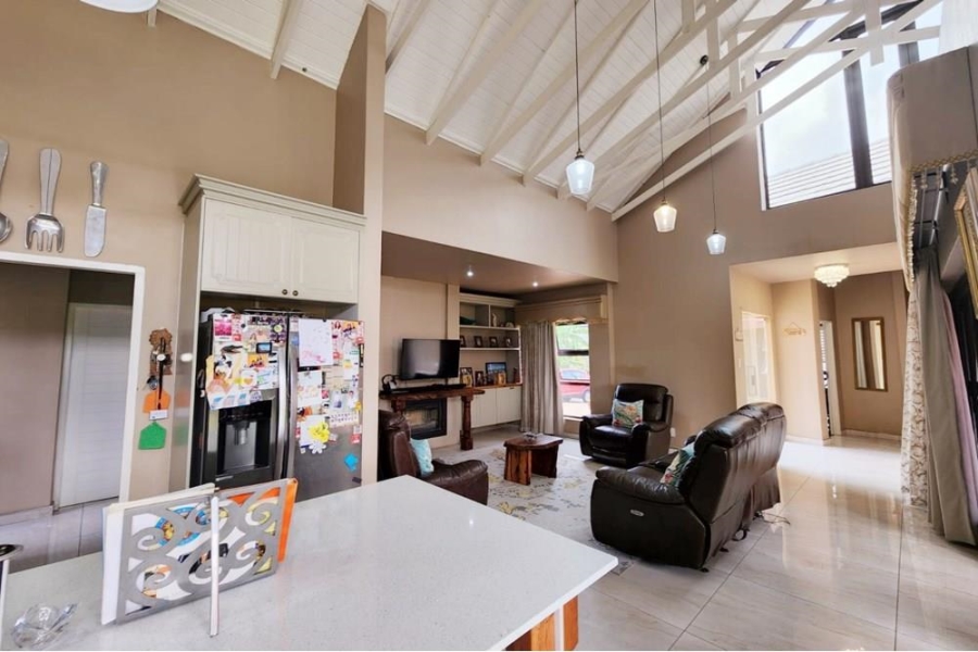5 Bedroom Property for Sale in Copperleaf Estate Gauteng